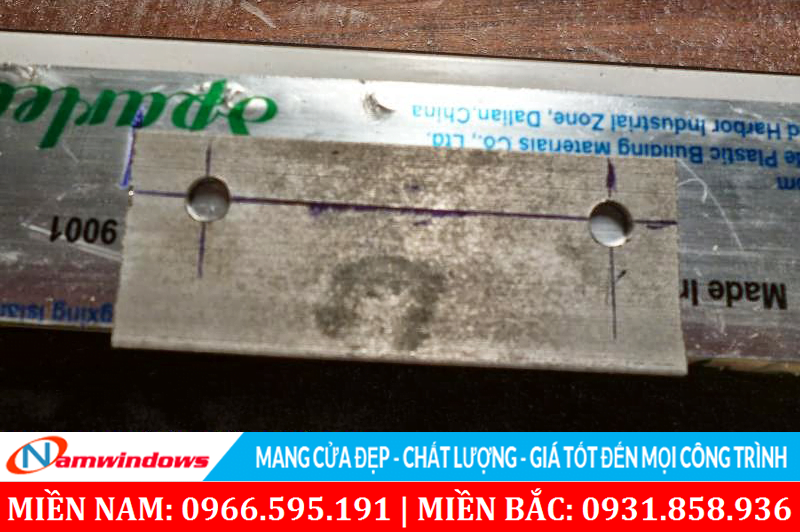 Cữ khoan lỗ cho chân cối bản lề