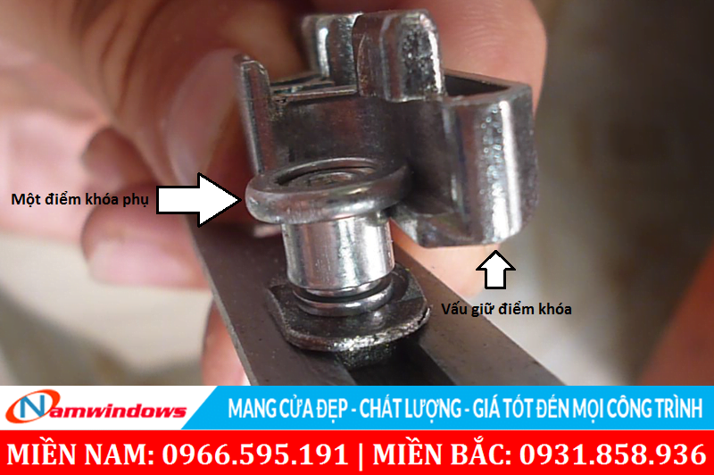 Một điểm khóa phụ sau khi khóa