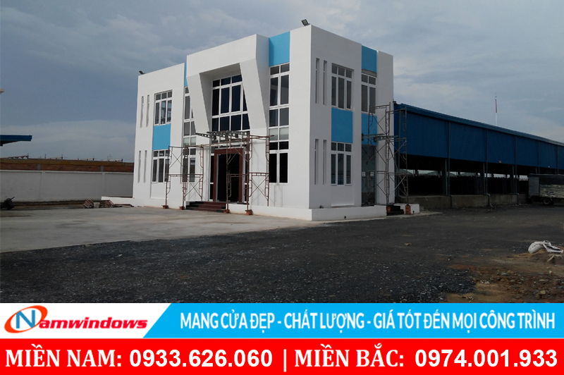 Lắp đặt cửa nhựa lõi thép cho nhà máy công ty khí đặc biệt Việt Nam