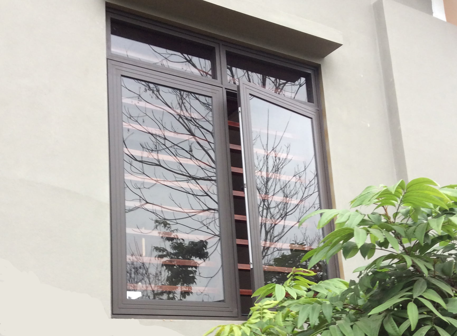 cửa sổ mở quay 2 cánh