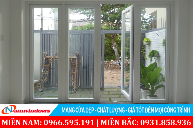 Mẫu cửa 4 cánh kính suốt không có bông gió