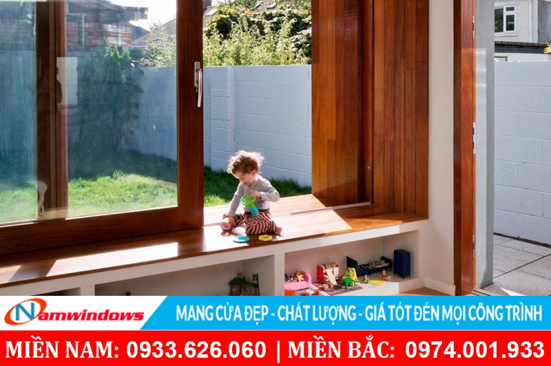 Trẻ em, người già có thể dễ dàng thao tác đóng mở cửa uPVC