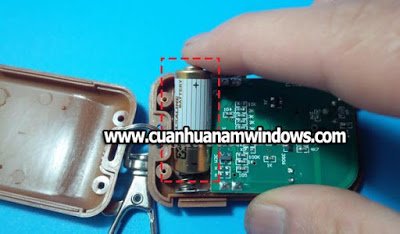 Hướng Dẫn Cách Thay Pin Điều Khiển Cửa Cuốn Đơn Giản
