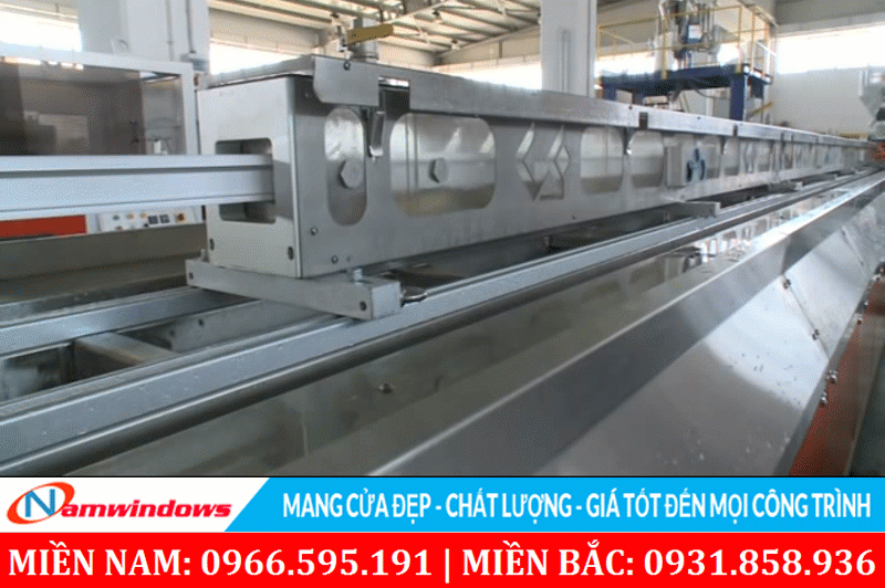 Hình ảnh sản xuất thanh nhựa Profile