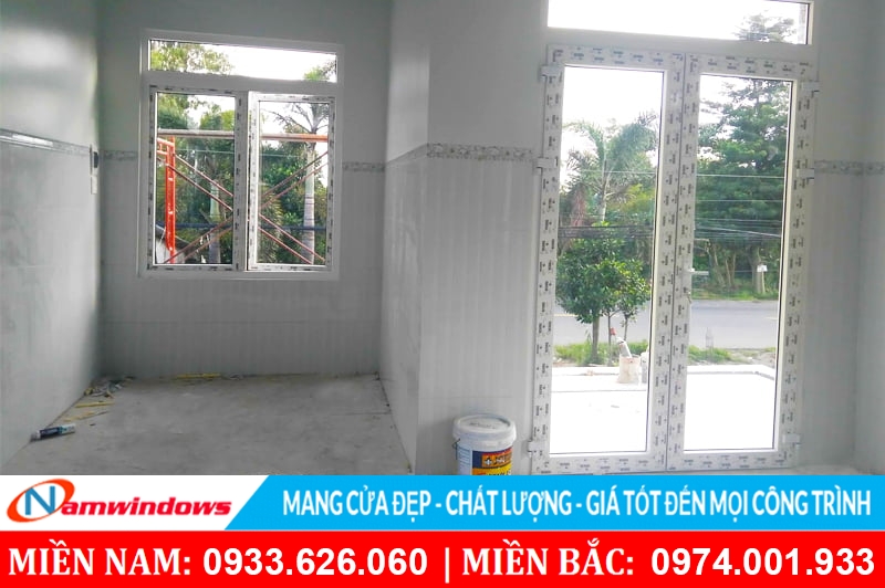 Cửa đi 2 cánh mở vào và cửa sổ mở quay 2 cánh