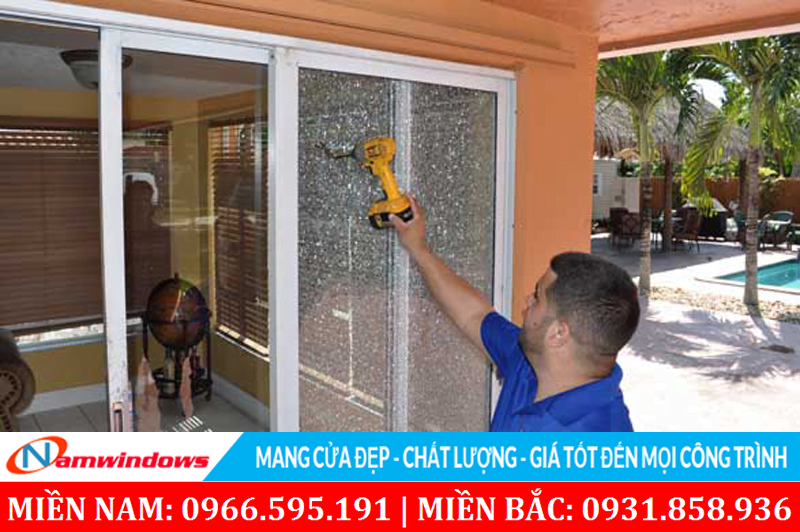 Thay thế kính cho cửa nhôm bị vỡ