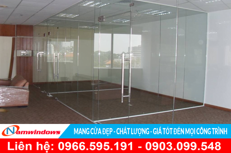 Mẫu cửa bàn lề sàn đi kèm vách ngăn phòng cho văn phòng
