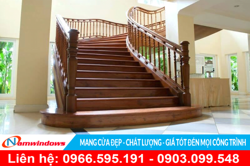 Mẫu cầu thang gỗ cho biệt thự vườn, hoặc tiền sảnh