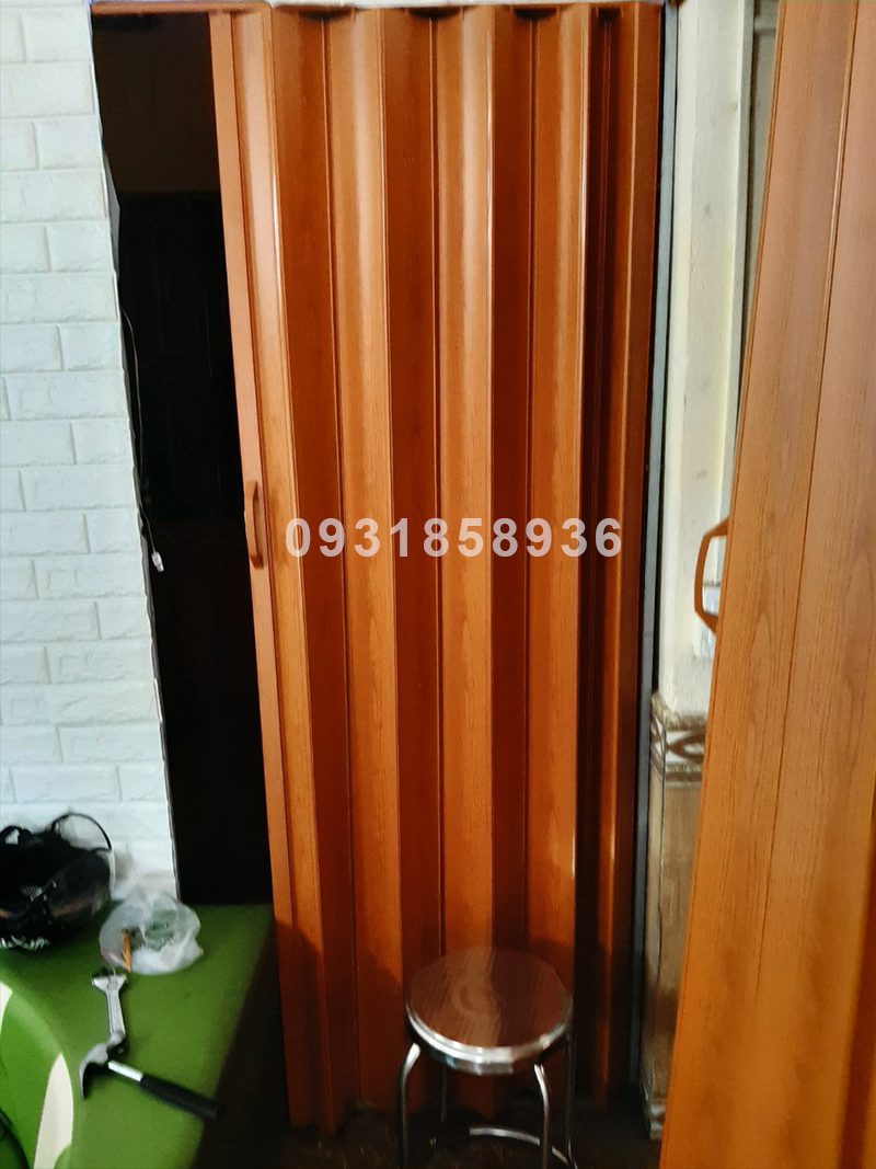 bán cửa xếp nhựa nhà vệ sinh