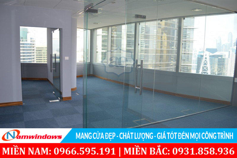 Vách ngăn kính sử dụng nẹp inox