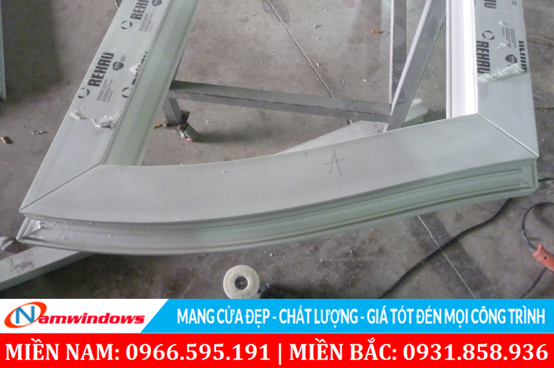 Mẫu cánh cửa uốn lượn