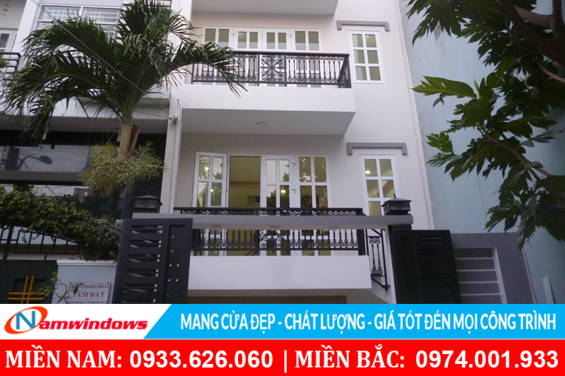 Nhà ống dùng cửa nhựa lõi thép