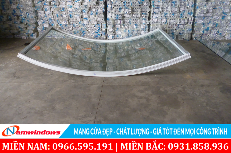 Mẫu vách kính cong