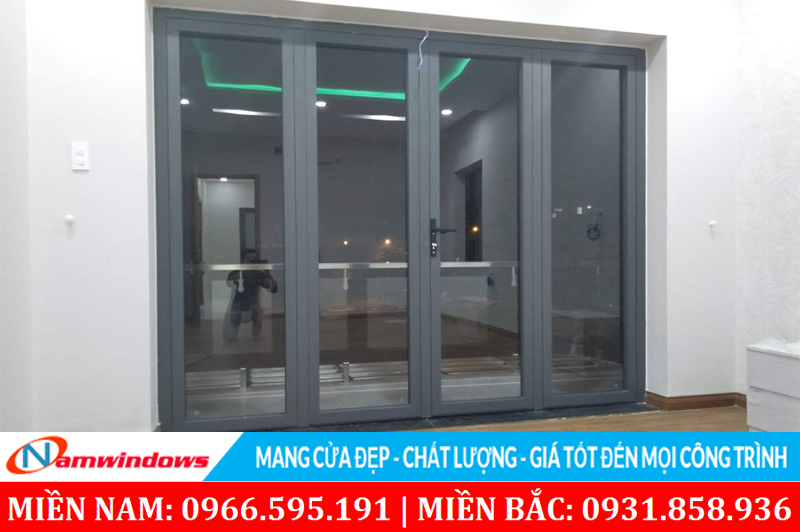 Mẫu cửa chính 4 cánh nhôm kính không ô kính cố định trên