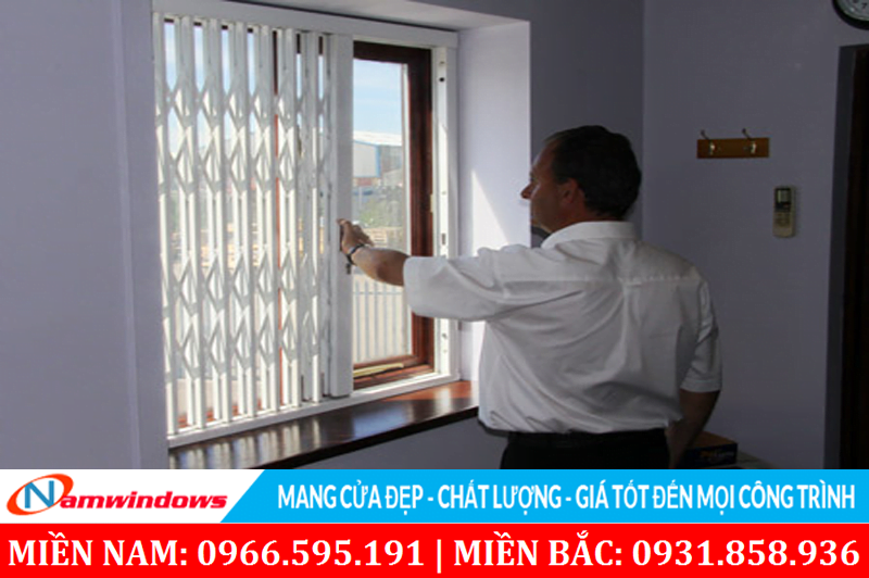 Làm khung bảo vệ cho cửa sổ, hoặc một lớp cửa bảo vệ cần thiết có thể thoát hiểm