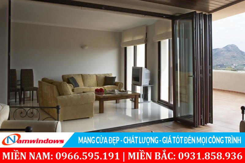 Mẫu 44: cửa đi xếp trượt 5 cánh màu vân gỗ