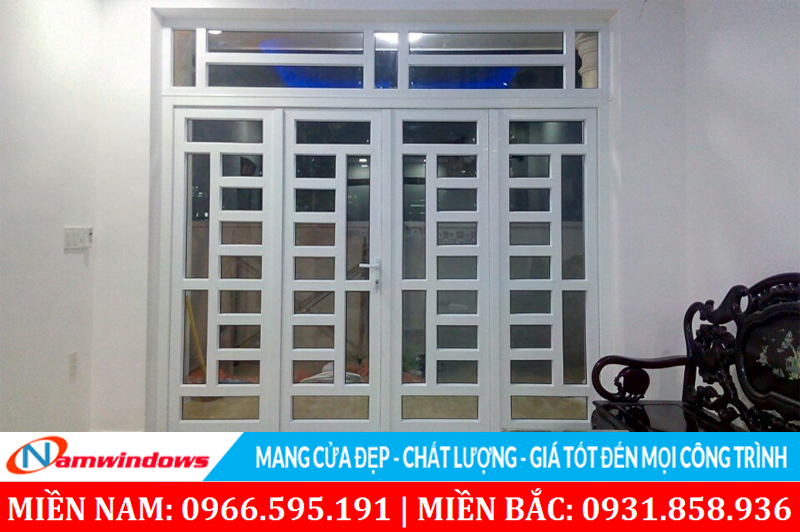 Mẫu 05: Cửa chính 4 cánh chia ô bảo vệ