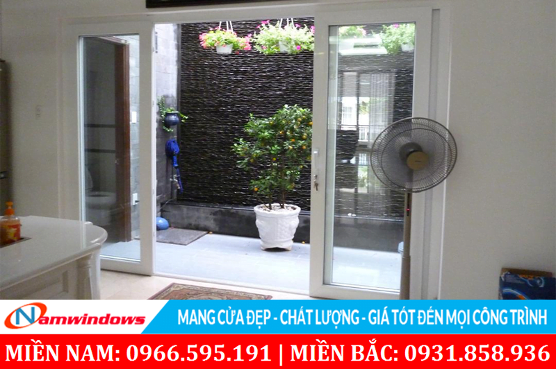Mẫu 10: Cửa đi lùa 4 cánh ra sân sau