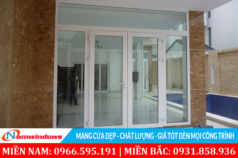 Mẫu 01: Cửa chính 2 cánh và 2 ô kính cố định