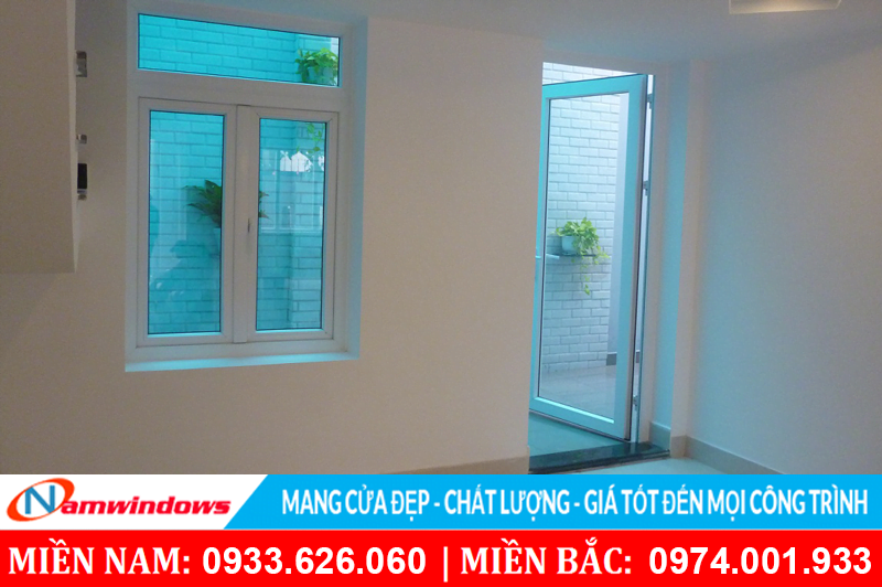 Mẫu 12: Cửa đi 1 cánh và cửa sổ 2 cánh sân sau