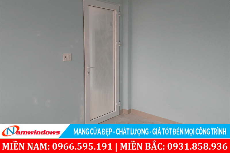 Mẫu 23: Mẫu cửa đi 1 cánh phòng ngủ dùng kính phun mờ 1 mặt