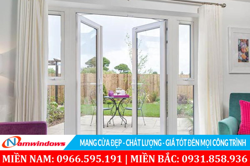 Mẫu 13: Cửa đi 2 canh và cửa sổ ra sân vườn sau