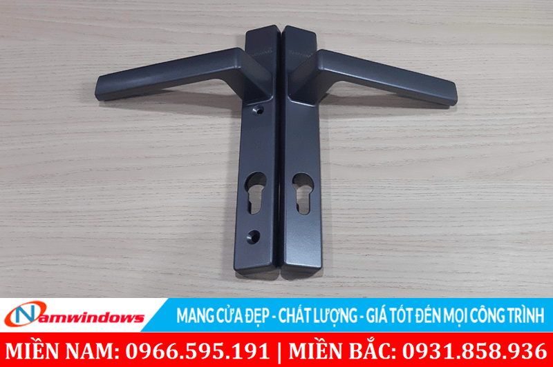 Tay nắm khóa Draho khá đẹp và chắc chắn