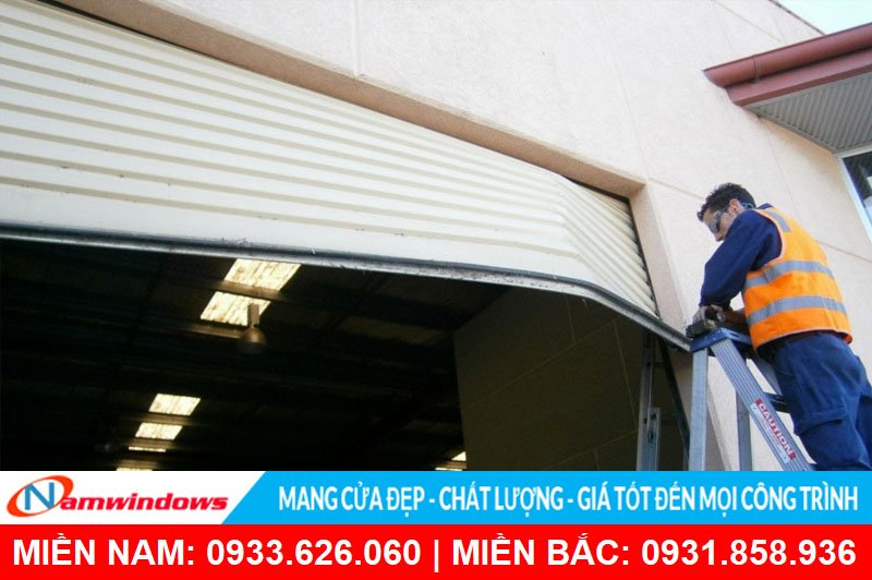 Cửa cuốn bị cong vênh