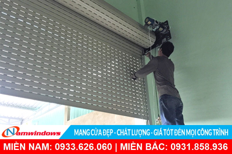 Dấu hiệu cửa cuốn bị kẹt nan