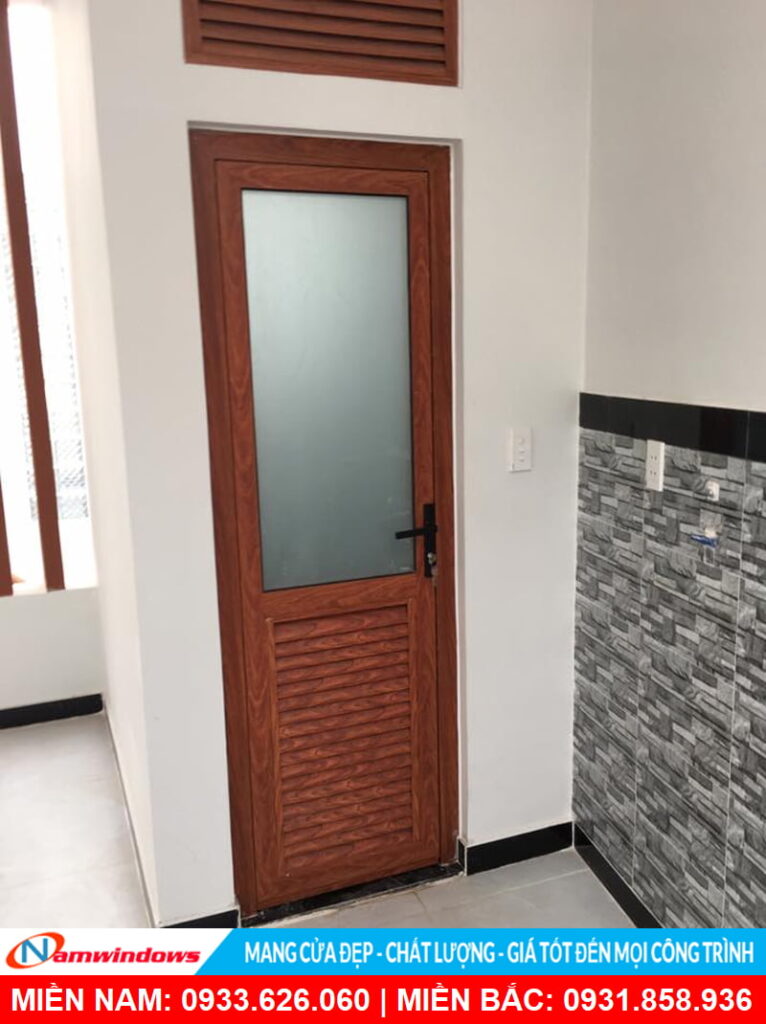 Cửa đi pano nhôm