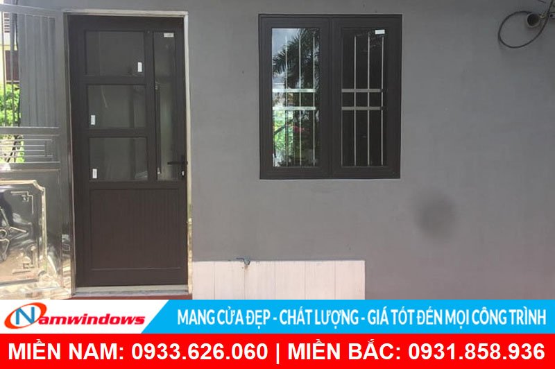 Cửa đi 1 cánh nhôm chia đố kết hợp