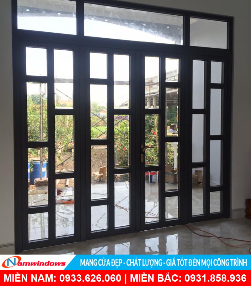 Mẫu cửa đi 4 cánh xingfa chia ô an toàn cho cửa chính