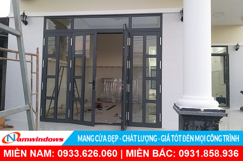 Cửa nhôm xingfa 4 cánh kết hợp phụ kiện HMA mạ bạc cao cấp