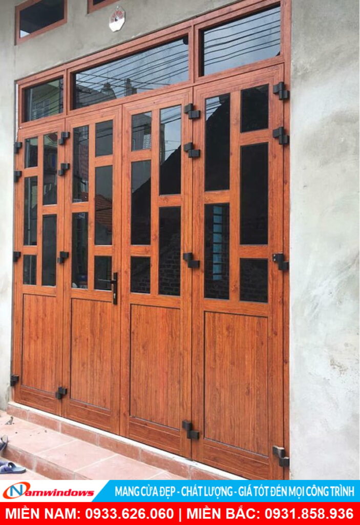 Mẫu cửa đi 4 cánh nhôm xingfa vân gỗ chia đố to an toàn toàn chống trộm