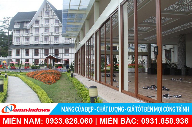 Mẫu cửa nhôm kính vân gỗ mở lùa