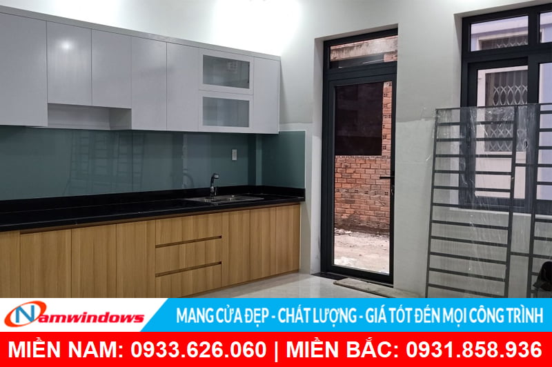 Mẫu cửa đi 1 cánh nhôm xingfa đẹp cho nhà bếp