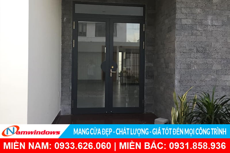 Công trình cửa đi 2 cánh sử bạn lề và tay nắm Bogo Luxury