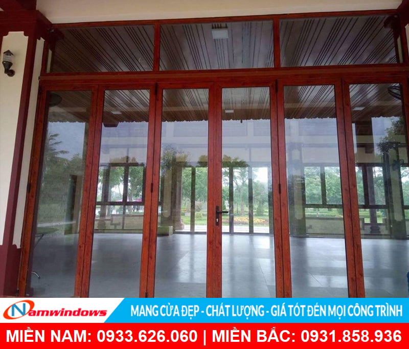 Cửa nhôm xếp trượt xingfa vân gỗ