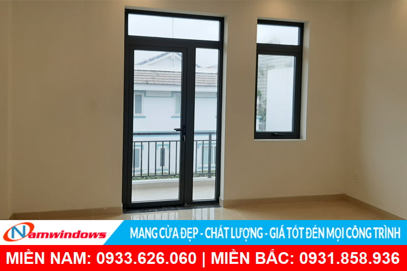 Cửa đi 1 cánh mẹ bồng con