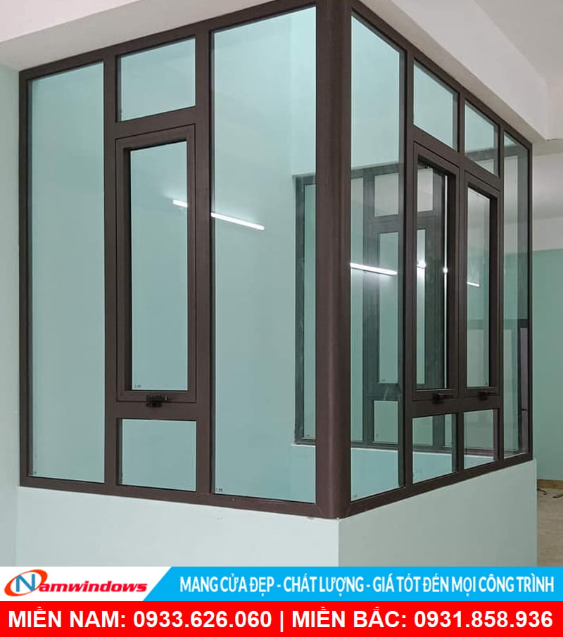 Mẫu cửa sổ nhôm kính giếng trời