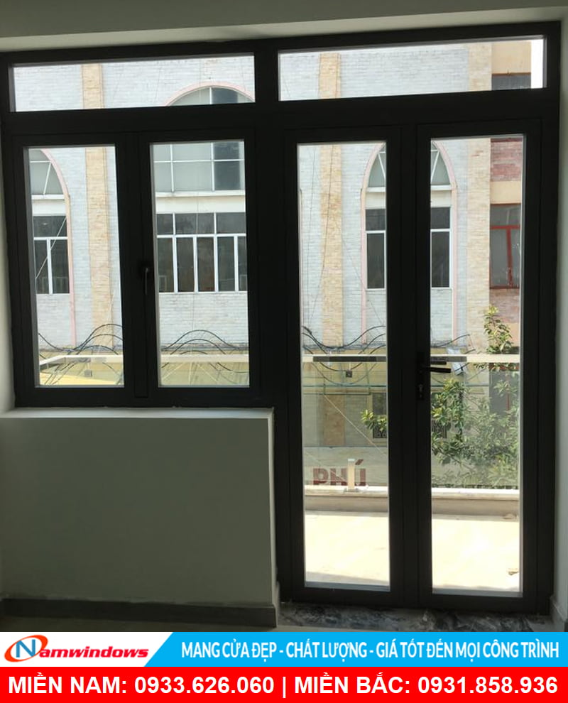 Cửa đi 2 cánh mẹ bồng con nhôm xingfa