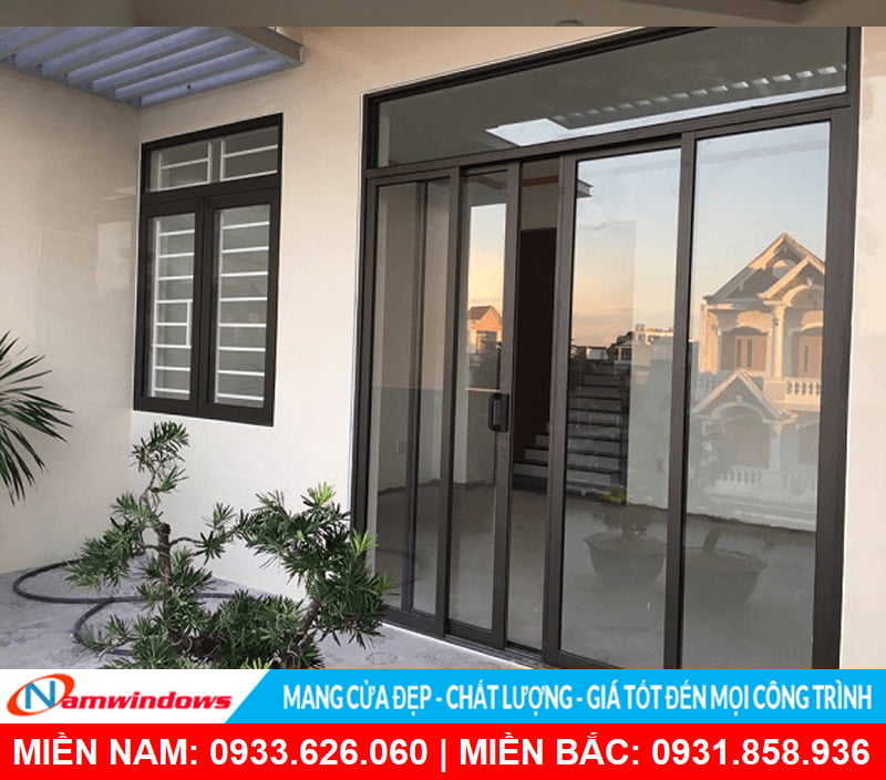 Mẫu cửa lùa 4 cánh nhôm kính thích hợp mọi công trình từ: Nhà phố, biệt thự, resort,...