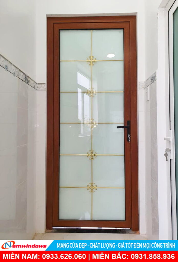 Cửa nhôm xingfa vân gỗ có nan trang trí