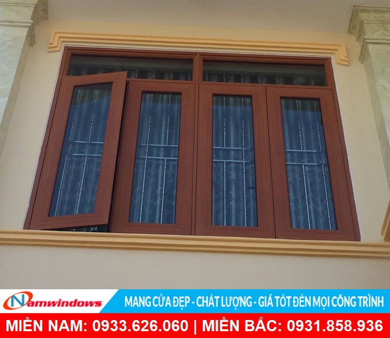 Cửa sổ mở quay 4 cánh nhôm xingfa vân gỗ