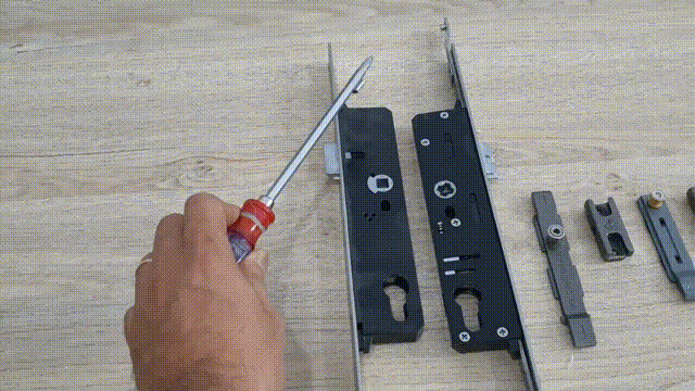 Test cận cảnh thân khóa. Thân khóa Kinlong giả hít nam châm rất chắc