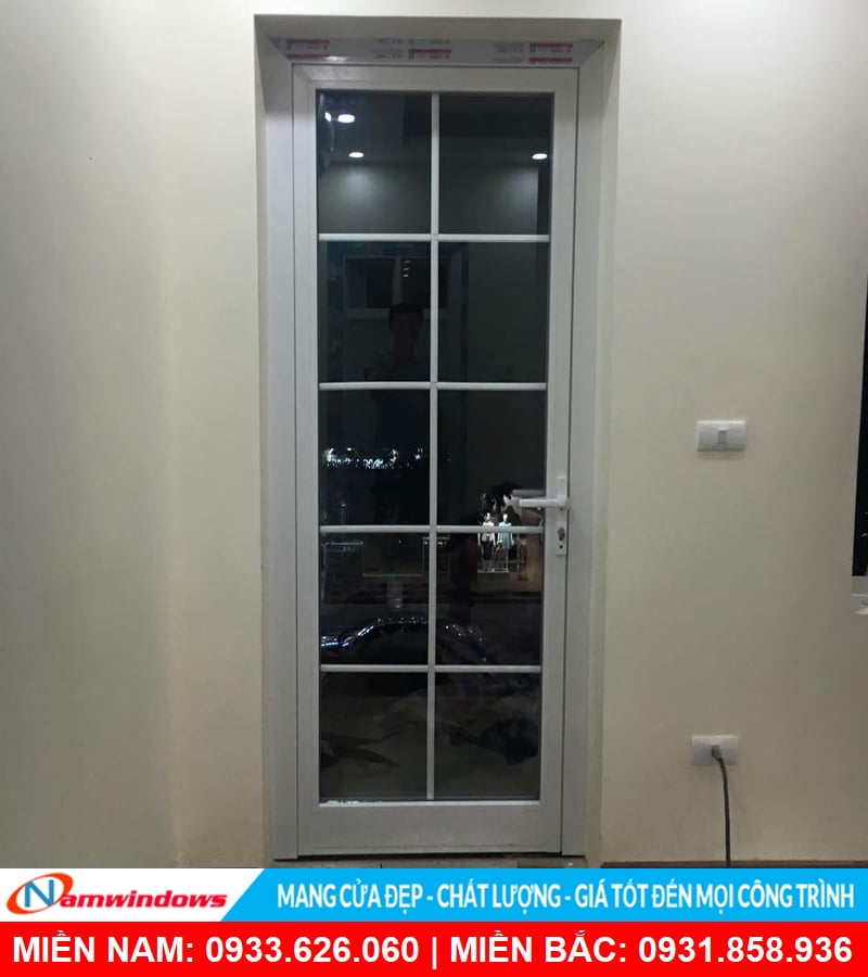Mẫu cửa đi 1 cánh có nan trang trí