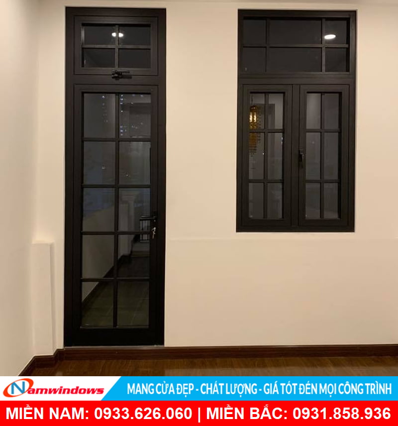 Mẫu cửa đi 1 cánh có nan trang trí