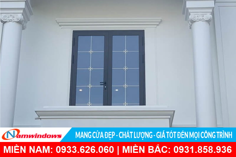 Cửa nhôm ban công có nan trang trí