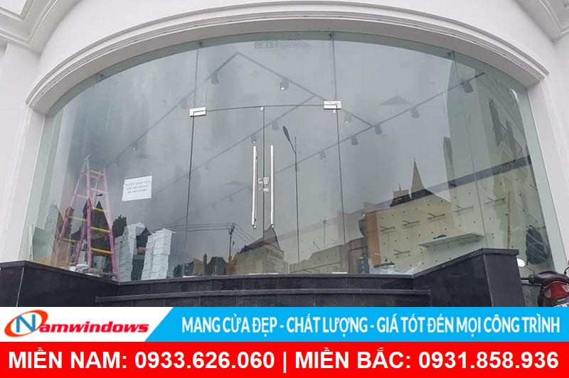 Cửa kính uốn cong