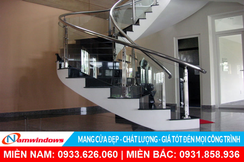 Lan can cầu thang kính uốn cong